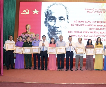 Chi bộ Viện KSND quận Nam Từ Liêm được biểu dương, khen thưởng trong việc...